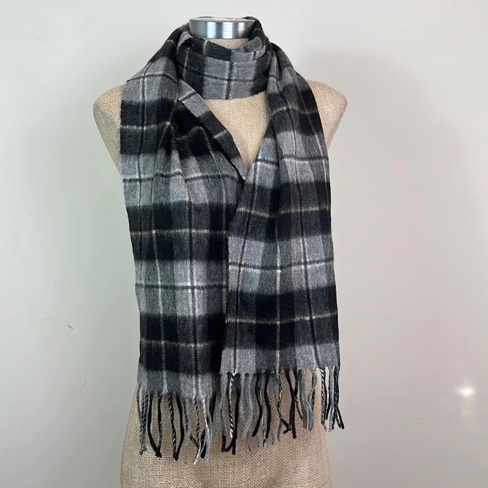 Nordstrom Merino Wool Scarf Plaid Gray Black Gold
70 inches x 12 inches - Picture 1 of 3